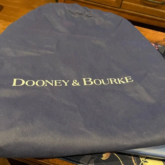 Dooney & Bourke Mia Hobo with dust bag - Picture 4 of 9